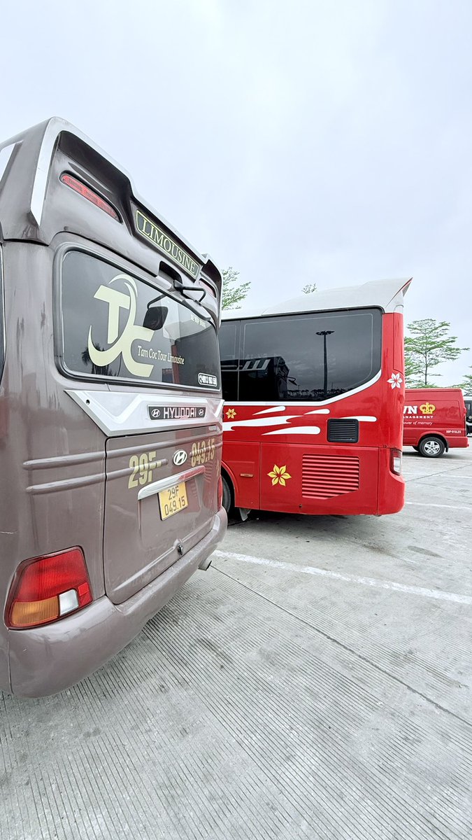 hafelg's tweet image. The missing #Vietnam files, day 24. Tomorrow marks exactly one year ago, definitely #Latergram energy 😅 

Found some quick photos today taken during a short highway stop between #NinhBình and #HạLong. Bypassed #HàNội eastward this time 🚐