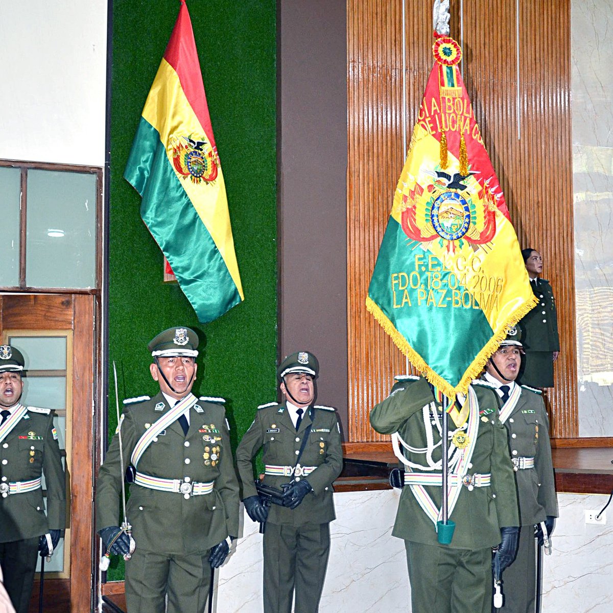 UIF_Bolivia's tweet photo. En su XX aniversario, la Fuerza Especial de Lucha Contra el Crimen reafirmó su compromiso con la seguridad ciudadana y la lucha frontal contra el delito. https://t.co/AoUIwQsRxn