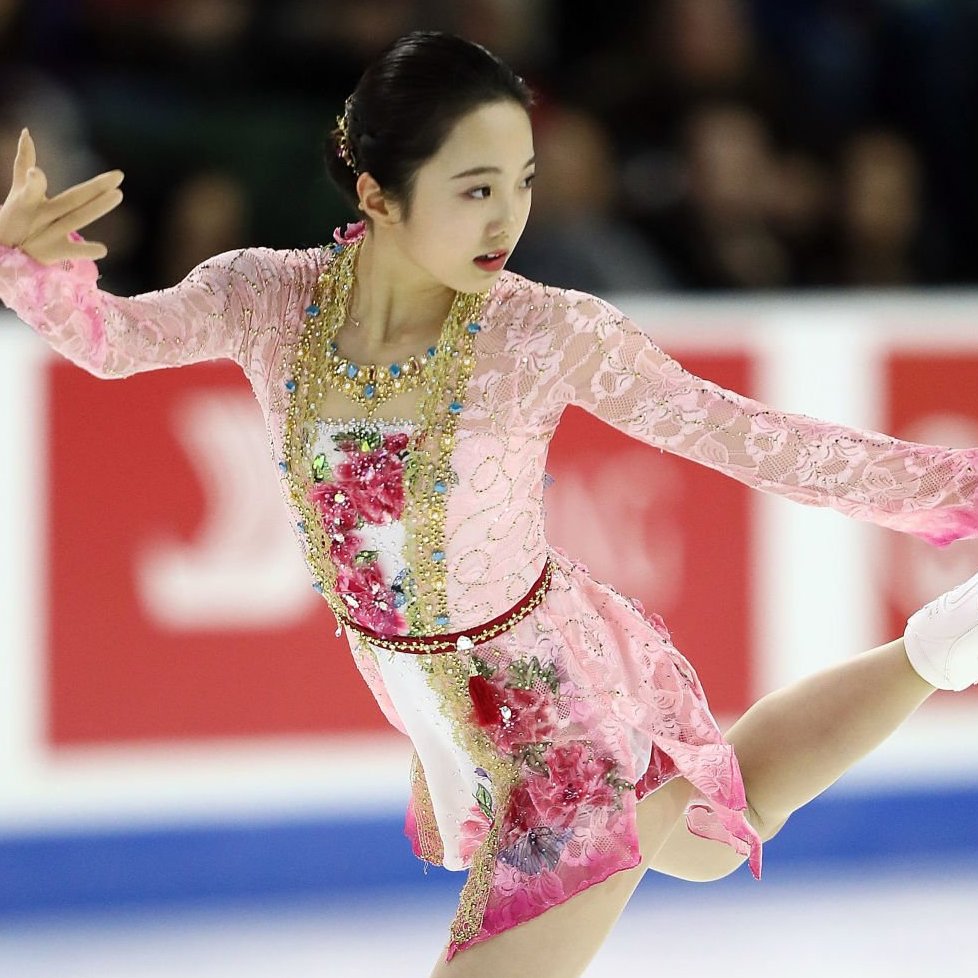 Daily Figure Skating Costumes tweet media