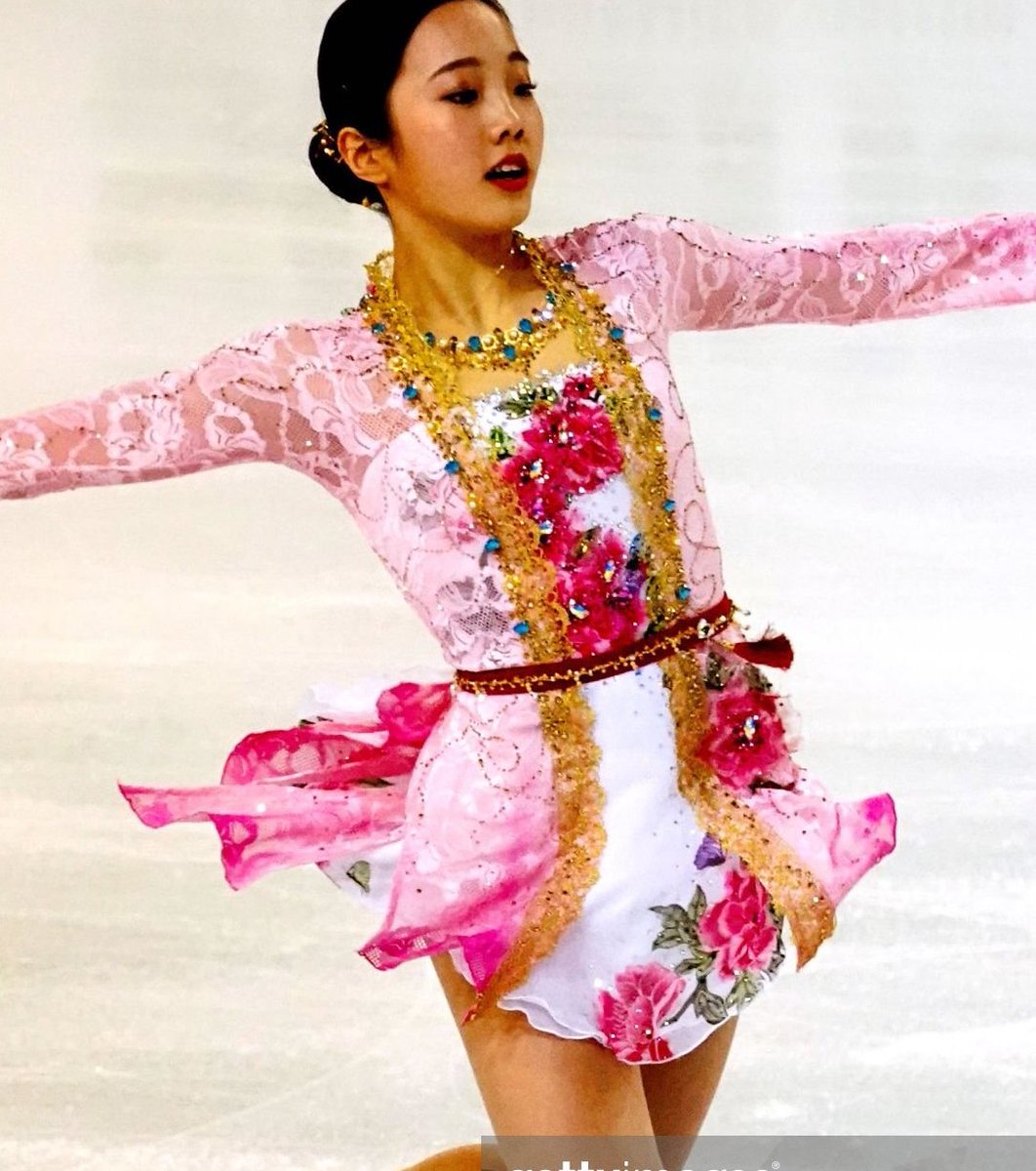 Daily Figure Skating Costumes tweet media