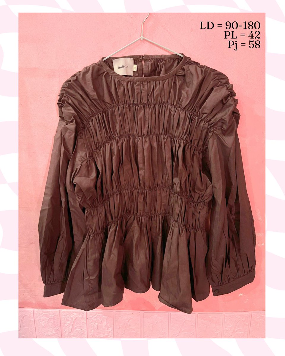 vanttaegogh's tweet photo. 1. blouse kerut mahogany by BWBYAZ = 100k (masih baru gapernah dipake)
2. audry batik navy = 40k
3. audry batik cream = 40k
4. batik coklat = 40k
(details = dm) https://t.co/spt4ik0AL4