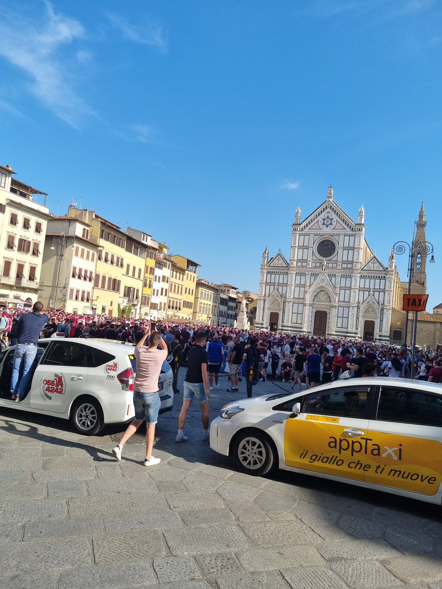 Redvodka1's tweet photo. @AwayDays_ Are you ask gathered in piazza santa croc https://t.co/lV1Ex2A1Mt