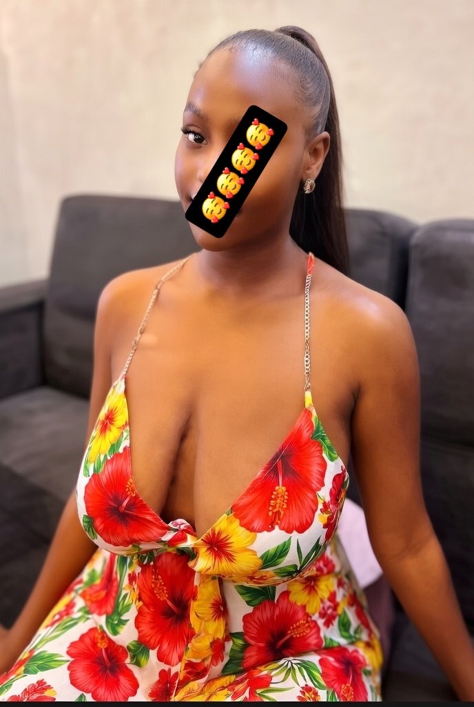 Opeyemtech's tweet photo. What actually causes sagging breasts in young women who haven’t had children yet?

A) Genetics
B) Weight changes
C) Lifestyle habits
D) Poor support (bras)
E) Something else https://t.co/i5sy3PeHa8