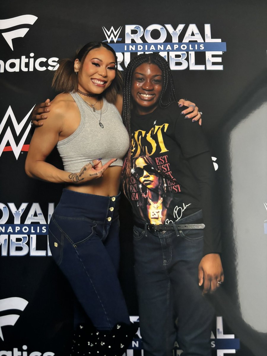 shy ⚡︎ | reuniting with jade 🥰🤍 tweet media