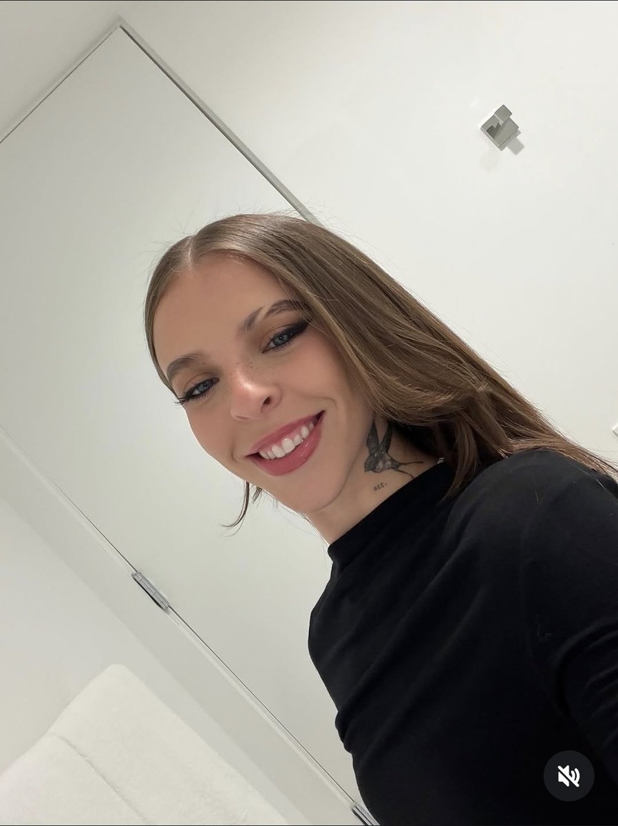 amantes de karol g y lola índigo 🍍 tweet media