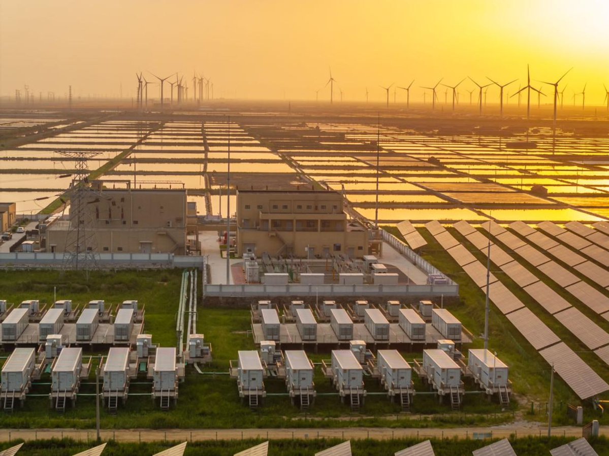 AleaSoft_EN's tweet image. 📉 The #renewable sector is entering a new phase, with saturated #ElectricityMarkets and lower production value at certain hours.

🔋 #Hybridisation with #EnergyStorage is consolidating as the pathway to optimise revenue, reduce risks and adapt assets.

#Batteries