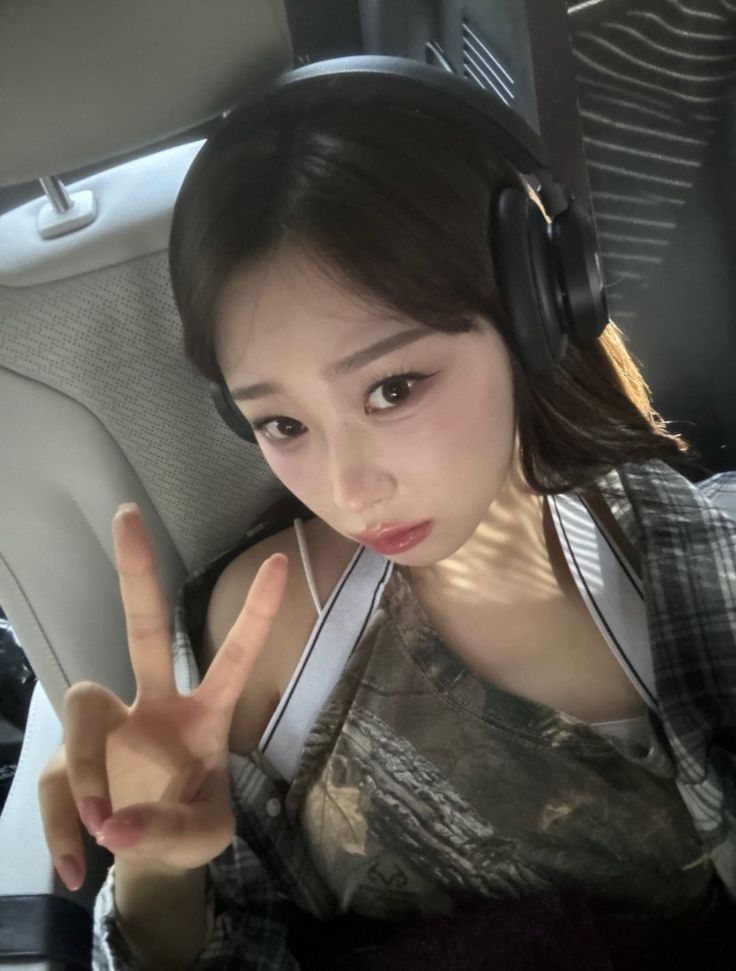 hourIy giselle tweet media