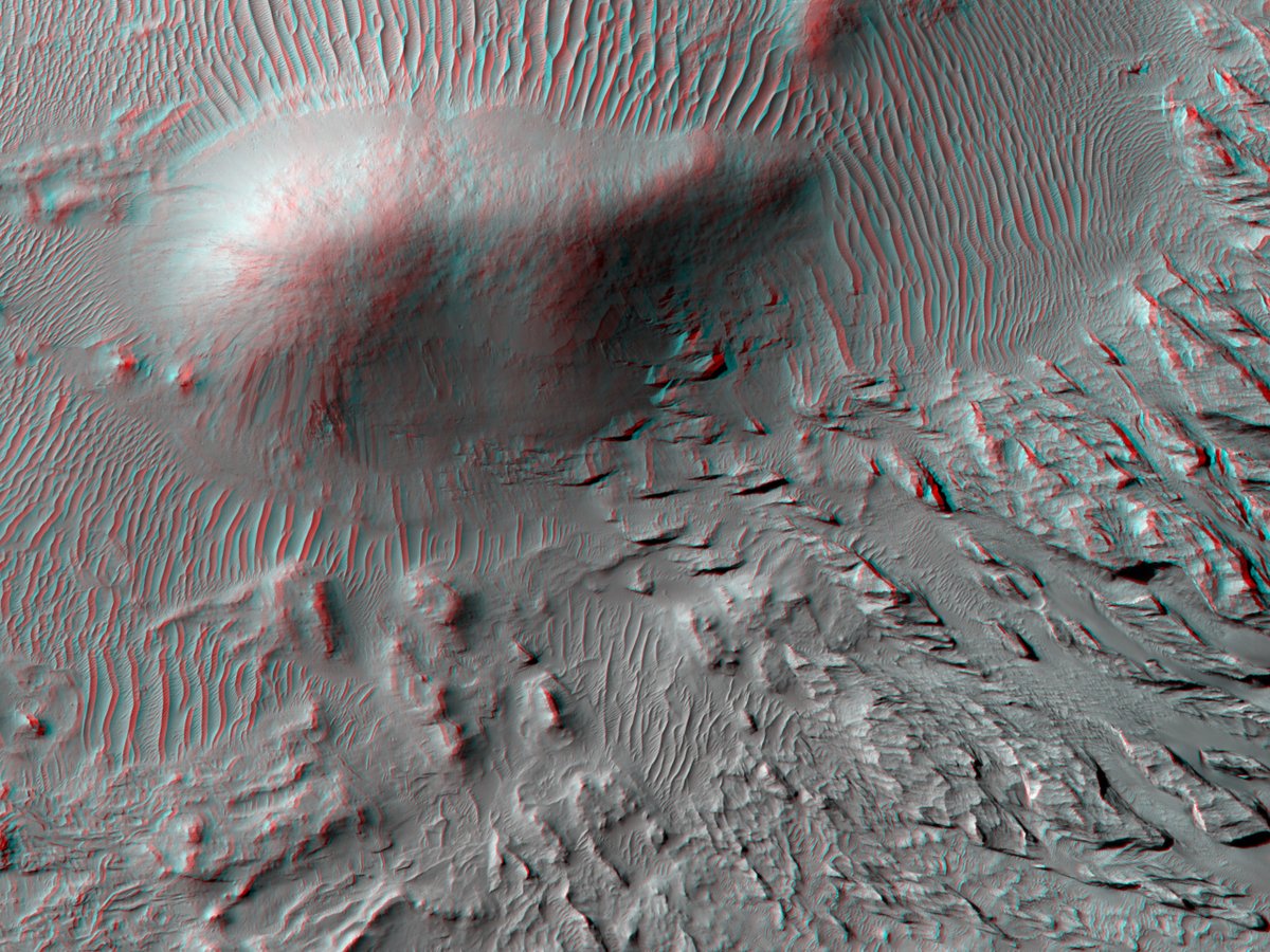 HiRISE's tweet image. HiRISE 3D: An Outcrop of Fluvial Deposits

 A key unknown for this area is the fraction of the stratigraphy that is composed of fluvial deposits, which is measurable at this site but only if HiRISE stereo is available.

Full image: uahirise.org/anaglyph/ESP_0…
#Mars #NASA #science