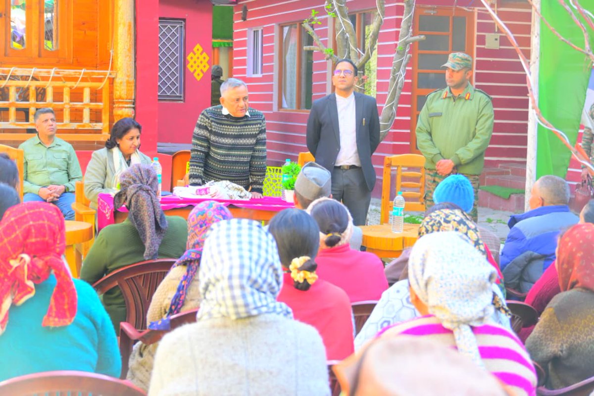 HQ_IDS_India's tweet image. General Anil Chauhan, Chief of Defence Staff, #CDS during his tour of forward Areas of Harsil Sector visited Bagori Village where he met the natives of Bagori, Nelong and Jedang Villages respectively.

#CDS informed the villagers about the efforts made by #IndianArmy and Civil