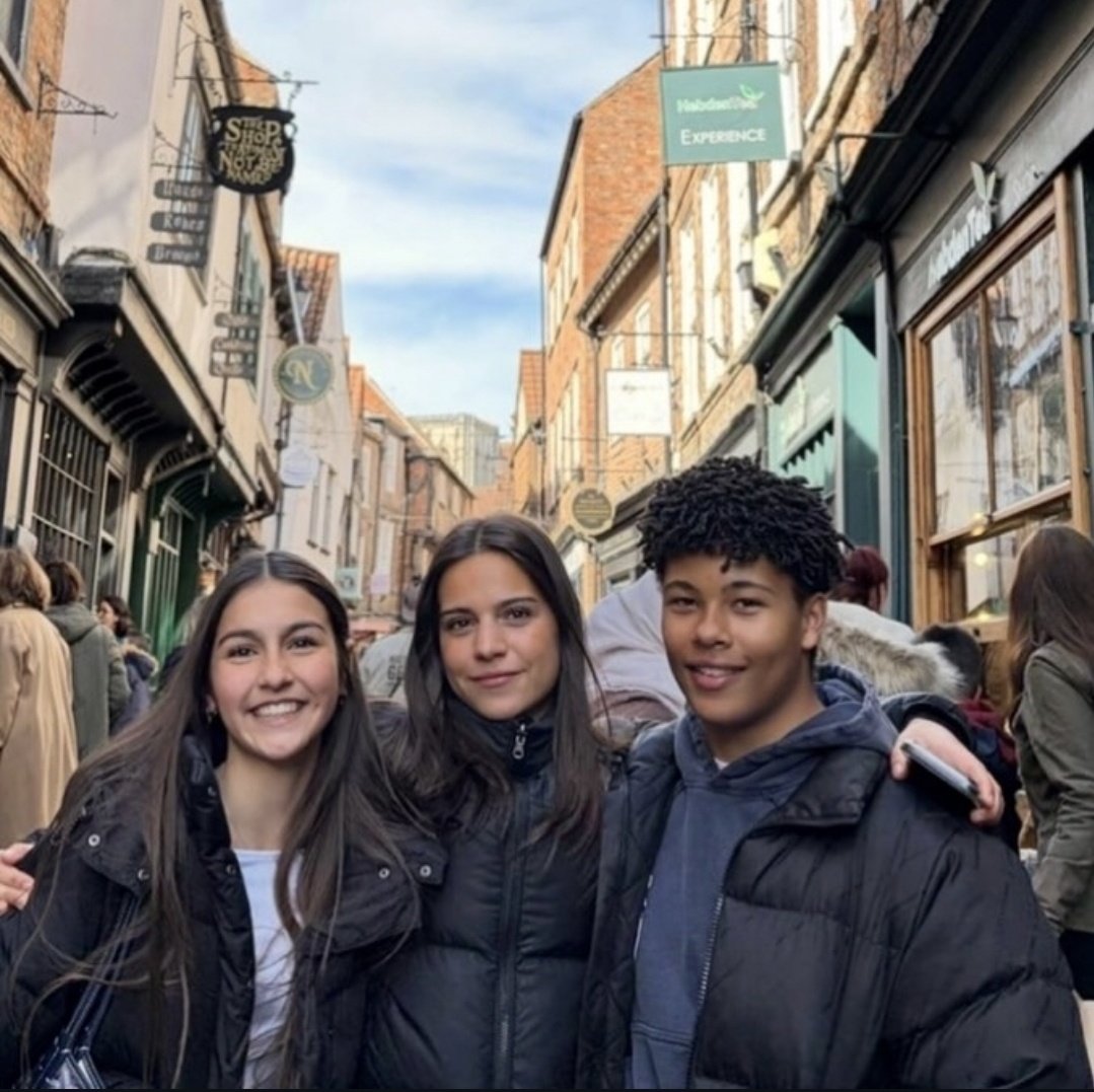 HPNews_Germany's tweet image. 🐍 Miles Bletchley, Pansy Parkinson &amp;amp; Penelope Clearwater for HBO #HarryPotter together 👀⚡