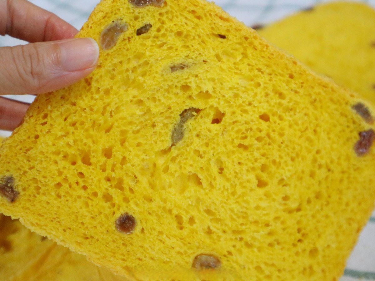 Danny38441753's tweet image. "Baked my first sourdough loaf—crusty crust, chewy crumb, pure joy!  #HomeBakingMagic #BreadLovers"