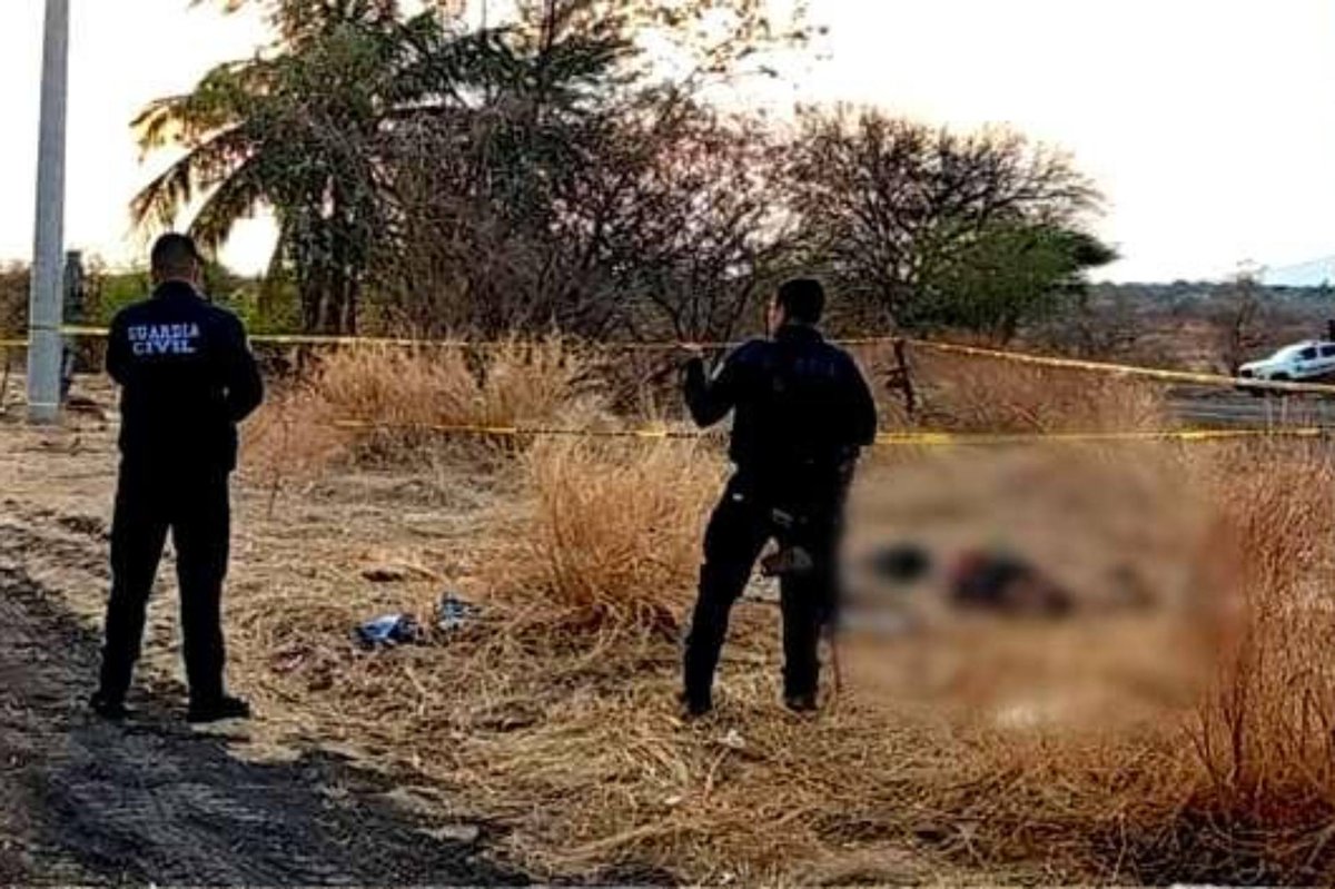 Localizan a joven sin vida con huellas de violencia en la carretera Buenavista–Tepalcatepec michoacanenlinea.mx/localizan-a-jo…