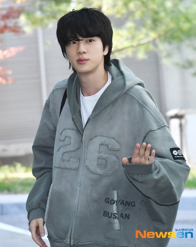 Out of Frame tweet media