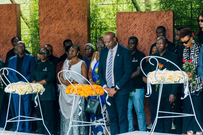 Mu muhango wo Kwibuka ku nshuro ya 32 abahoze ari abakozi ba Minisiteri ...