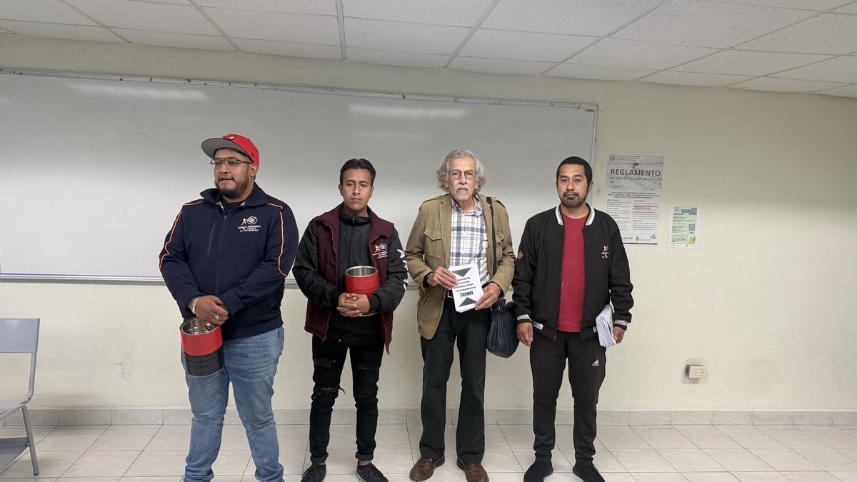 HMarbriz's tweet photo. #ClaudiaPresidentaDeMéxico ; #stps #sindicatos Con los obreros de Tornell que llevan 52 días en huelga. Luchan por el derecho a existir como trabajadores asociados en sindicato forjado alrededor de un contrato colectivo de trabajo: batallan por seguir la jornada laboral de 40h. https://t.co/aljuD1YgOf
