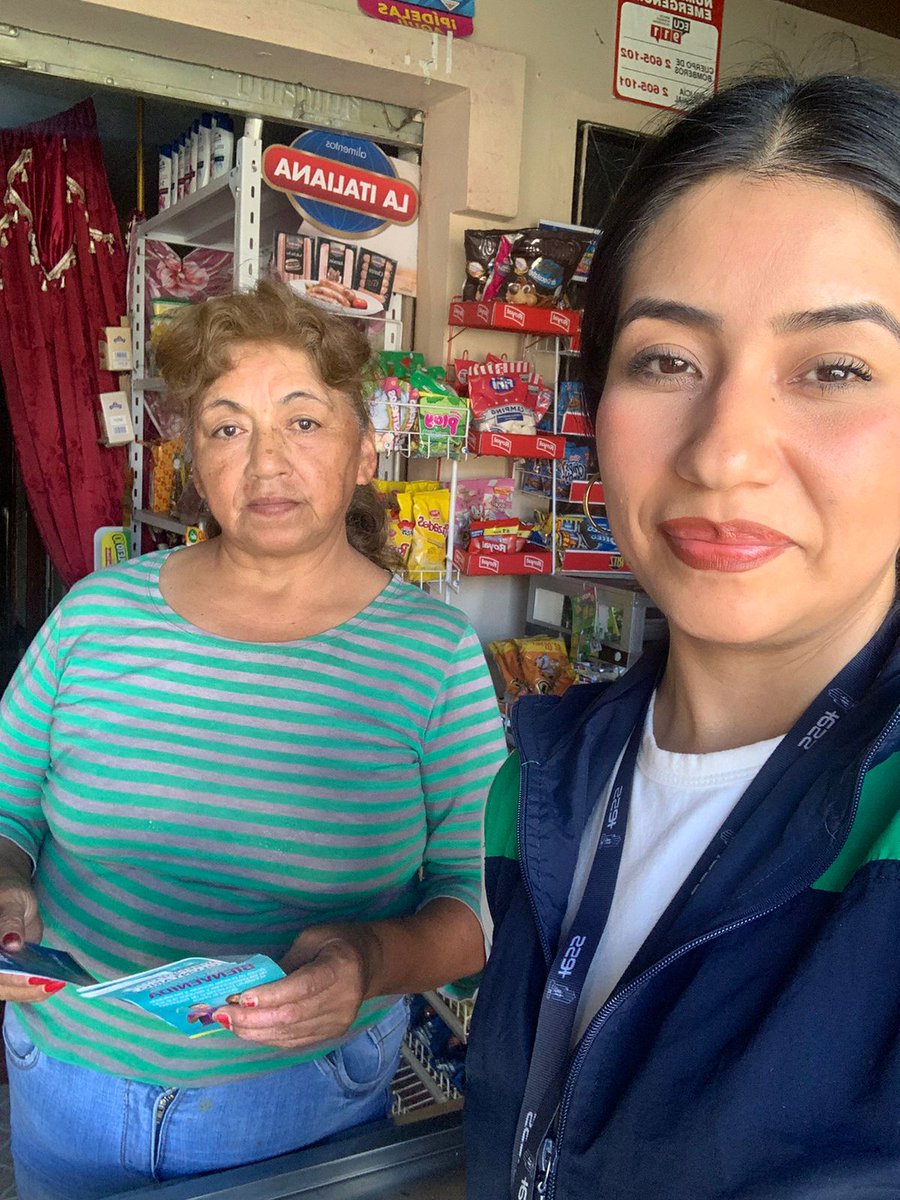 IESSZamora's tweet photo. En el barrio Bombuscaro, la Unidad de Afiliación y Control Técnico del IESS Zamora Chinchipe realiza activación puerta a puerta en locales comerciales, informando sobre afiliación y beneficios. 🤝

#IESSZamoraChinchipe https://t.co/s5ApQFRSCI