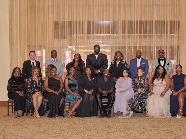 TheWorthy1s's tweet photo. Honored to have @XavierWorthy kickoff the 2026 Charter School Board Draft for Blaque KC this past weekend! 

Supporting education changes futures!! 📚🎓✏️ https://t.co/R9FMITzHv9