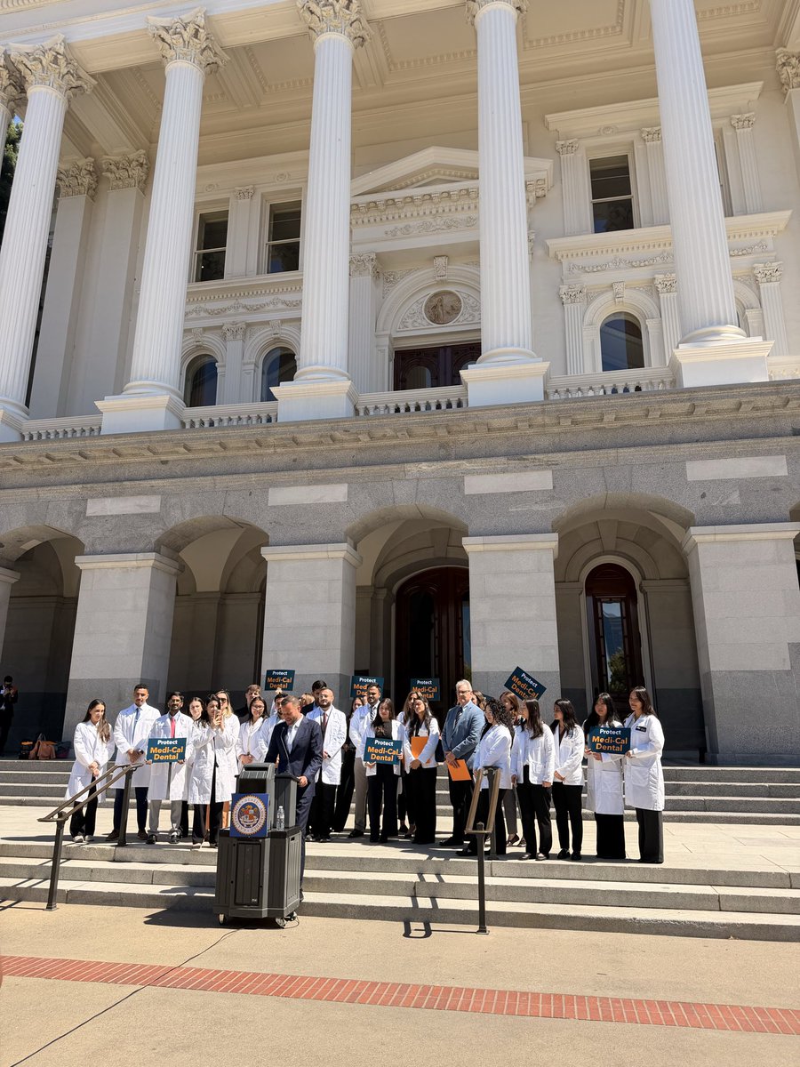 PSLobbyist's tweet photo. Political Solutions was proud to join @CDAdentists Student Advocacy Day, standing with dental students to protect Medi-Cal Dental funding for California’s most vulnerable communities.

Thank you, @AsmMattHaney, for your continued leadership! https://t.co/90xUIF3pBu