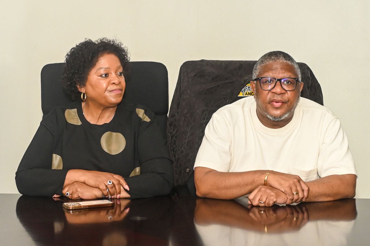 UMKHONTO uphethwe uhlanya tweet media