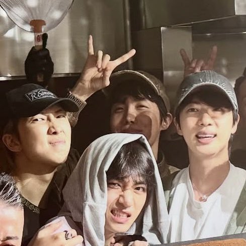 BTS Dailyโท tweet media