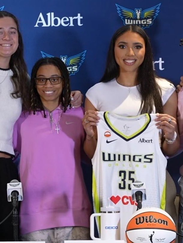 Marie🦋 tweet media