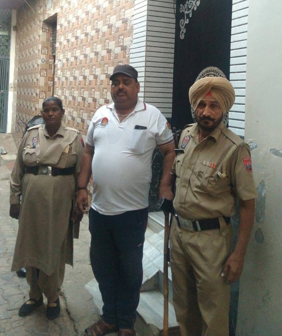 FerozepurRange's tweet image. To intensify action against drug smugglers and other anti-social elements, Ferozepur Police today conducted a Cordon and Search Operation (CASO) in the districts, raids were carried out at the residences and hideouts of drug smugglers.

#ActionAgainstCrime
#CASO