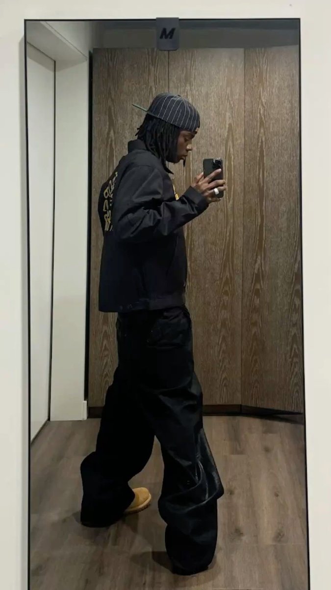 nonchalannt_'s tweet photo. the artist.                      the stan. https://t.co/rJZRkILt5k