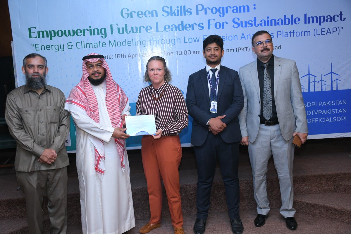 نظّمت الجامعة الإسلامية العالمية بالتعاون مع معهد سياسات التنمية المستدامة (SDPI) وسفارة مملكة الدنمارك لدى باكستان، ورشة عمل بعنوان: برنامج المهارات الخضراء: تمكين قادة المستقبل لتحقيق أثر مستدام، وذلك في المقر القديم بالجامعة يوم الخميس، بحضور سعادة سفيرة الدنمارك لدى باكستان،