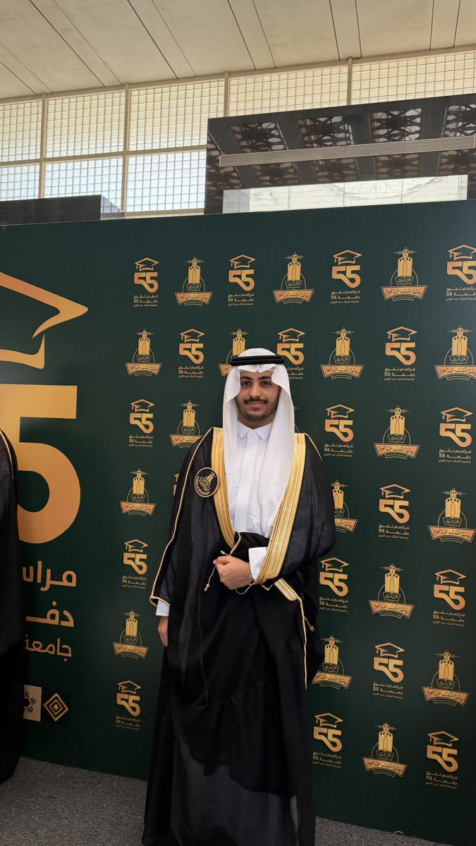 r_74q's tweet photo. اللهم لك الحمد والشكر 🎓🤍.. https://t.co/SN9iwiCf21