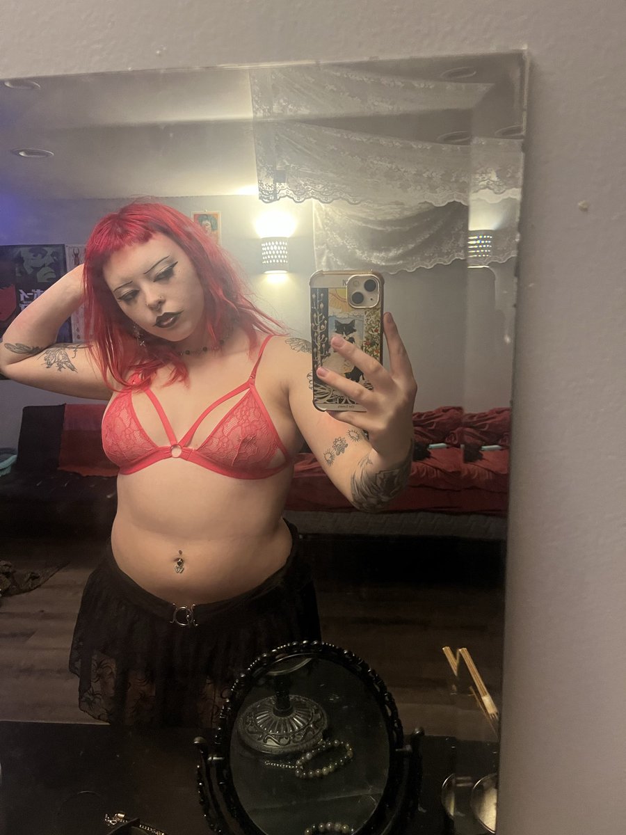 ember 𖤐 tweet media