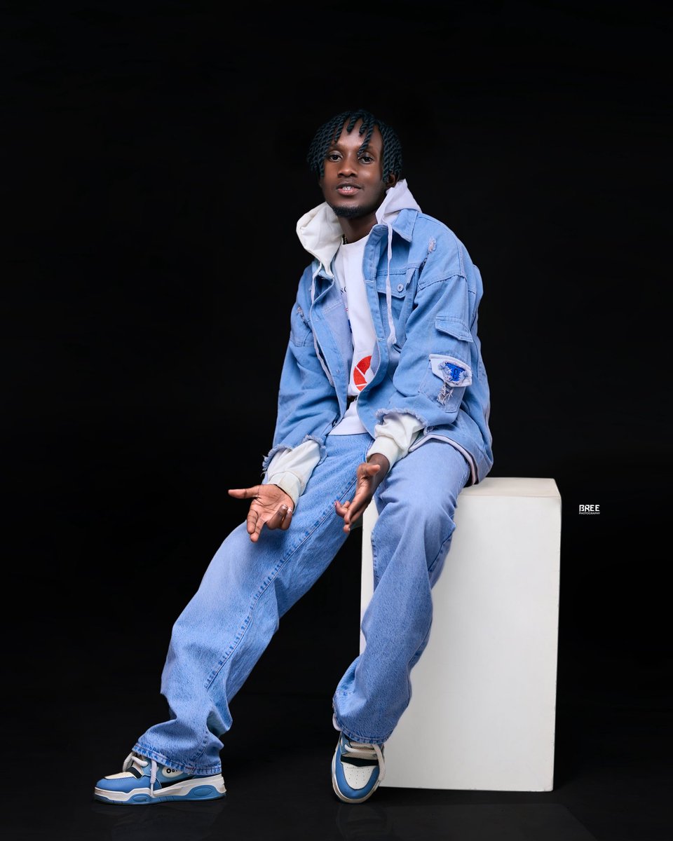 starcentdj's tweet photo. Always be ready to hold by yourself incase of the Storm  
📸 : @breephotographi https://t.co/NhDeb19bOX