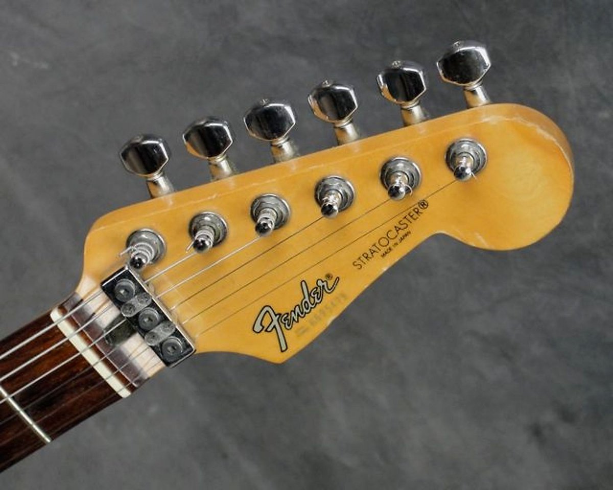 BriansElectro's tweet image. 1980s Fender Contemporary Stratocaster with System 1 Tremolo, Made in Japan

Another one of my wants. 🤘
#Guitar #RocknRoll