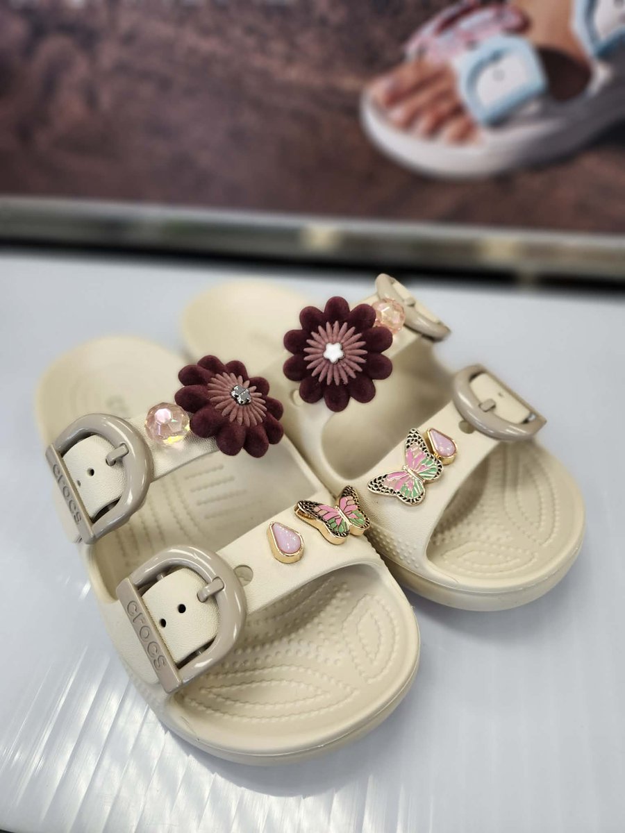 LBVFS's tweet image. #crocs Crocs at the Lake Buena Vista Factory Stores. Buy one, get one 50% OFF (clearance footwear). More great deals throughout the store. Exclusions apply. Sale is subject to change. #deals #shopnow #crocssandals #HappyFeet #shoesaddict