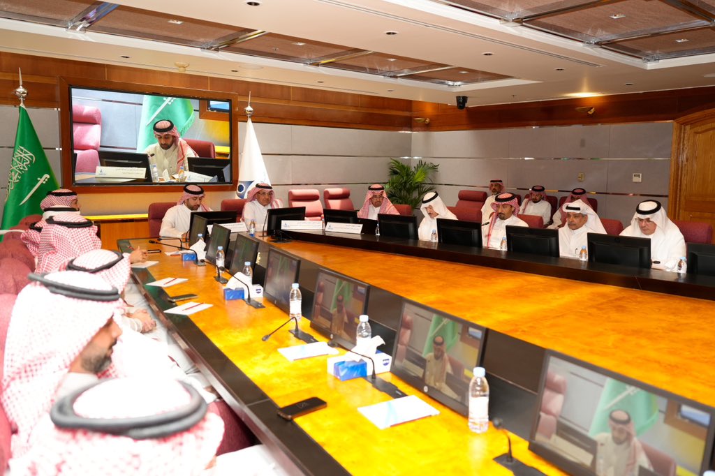 AsharqiaChamber's tweet photo. ونظمت الغرفة بالتعاون مع غرفة الرياض حلقة النقاش الخاصة بدراسة استراتيجية توطين المعرفة والخبرات لدى الكوادر المحلية وأثرها في أداء المنظمات السعودية استعداداً للدورة الثانية عشرة لمنتدى الرياض الاقتصادي بحضور عدد لافت من المختصين. https://t.co/RWegC8Yvbt