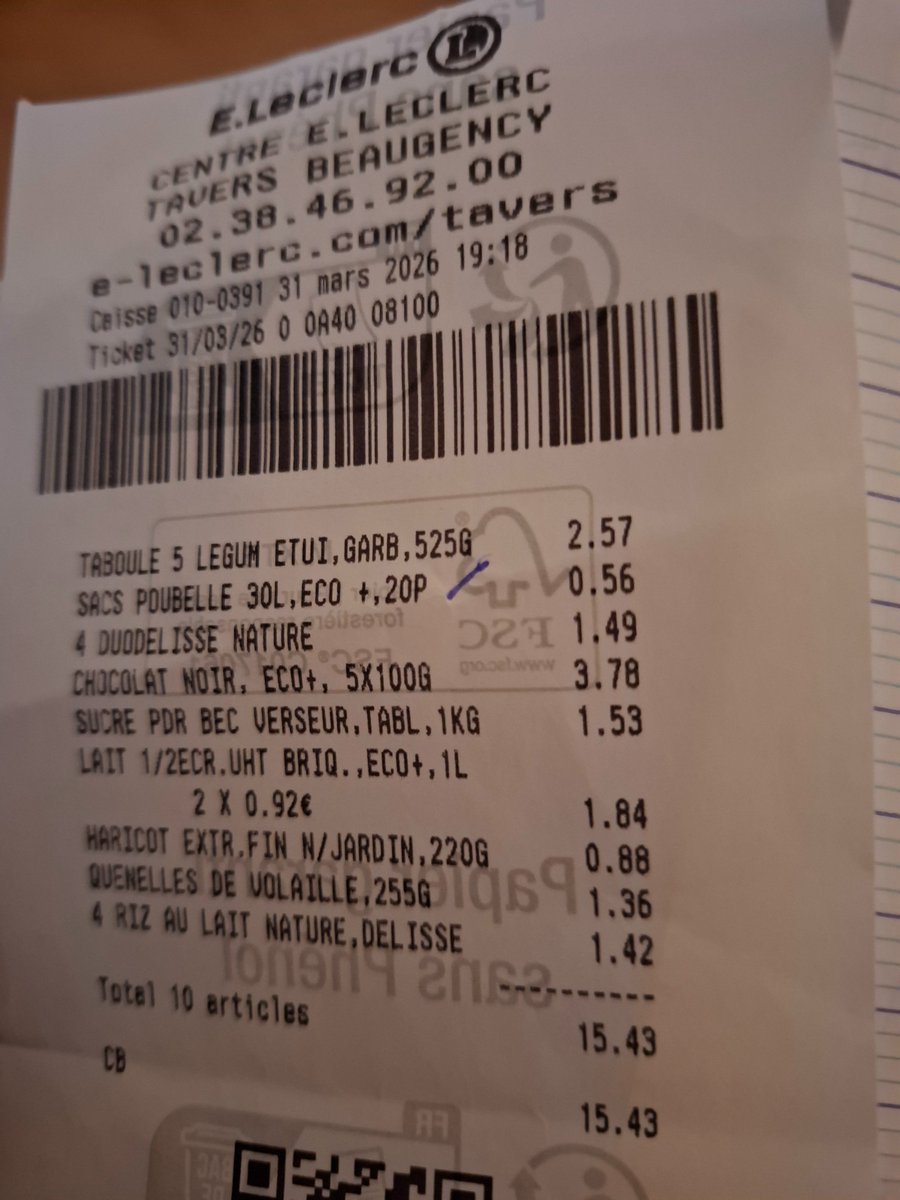 laurence1119436's tweet image. #Leclerc lr chocolat 🍫 X 5 prix discount 3,78 euros ? 
Et le #lait à 0,92 euros ???
#agriculteurs 
#MacronDemission #Mitterand a bloqué le prix du #beurre les prix dans les années 80