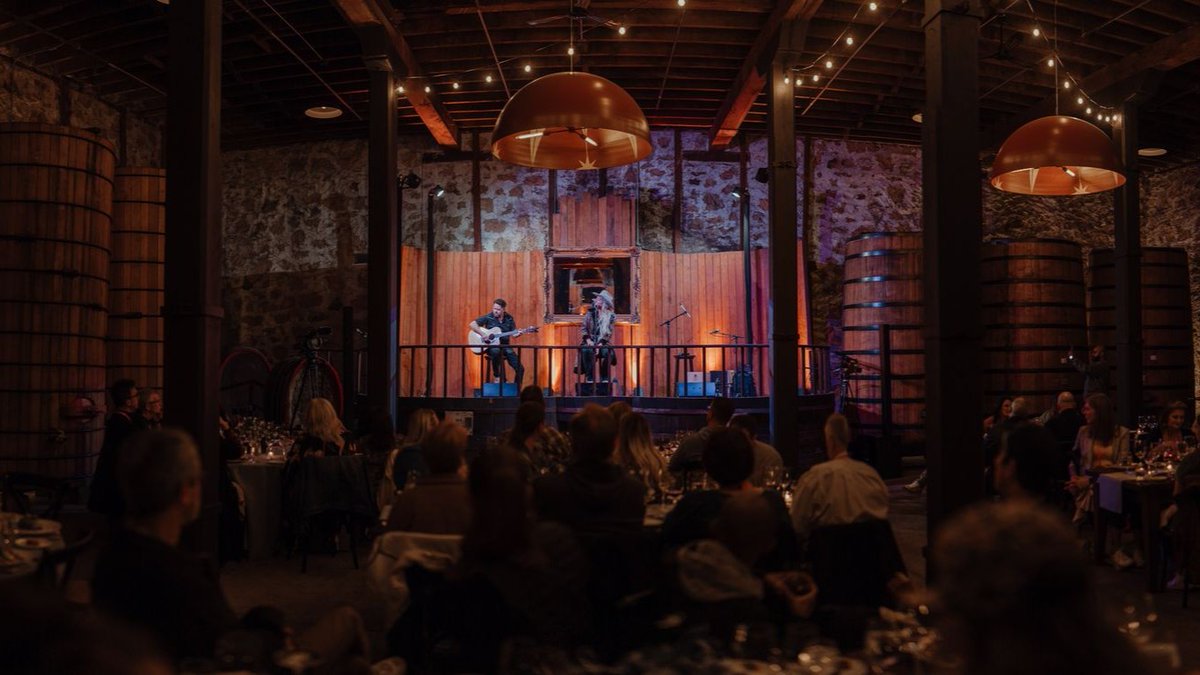 Live In The Vineyard Goes Country tweet media