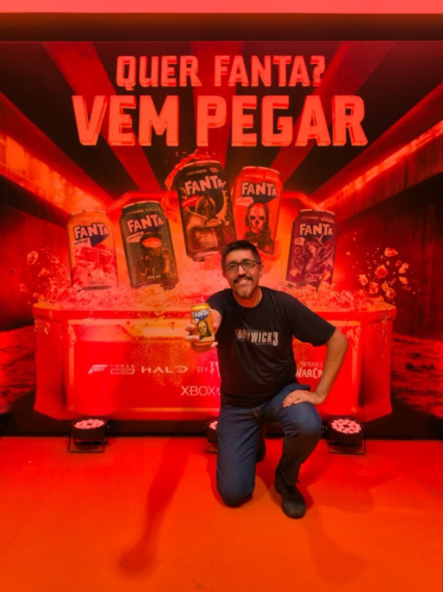 ParsaGeeks's tweet photo. Evento @fanta_br + @XboxBR.⭐

Ontem teve mais um evento de lançamento Fanta, dessa vez em parceria com a Xbox, uma noite agradável com direito a sorteios, jogar Forza na tela do cinema, diversão e claro, muita Fanta, com novas estampas e o novo sabor Carmesim.

#xbox #fanta https://t.co/3lAOpQv9Sa