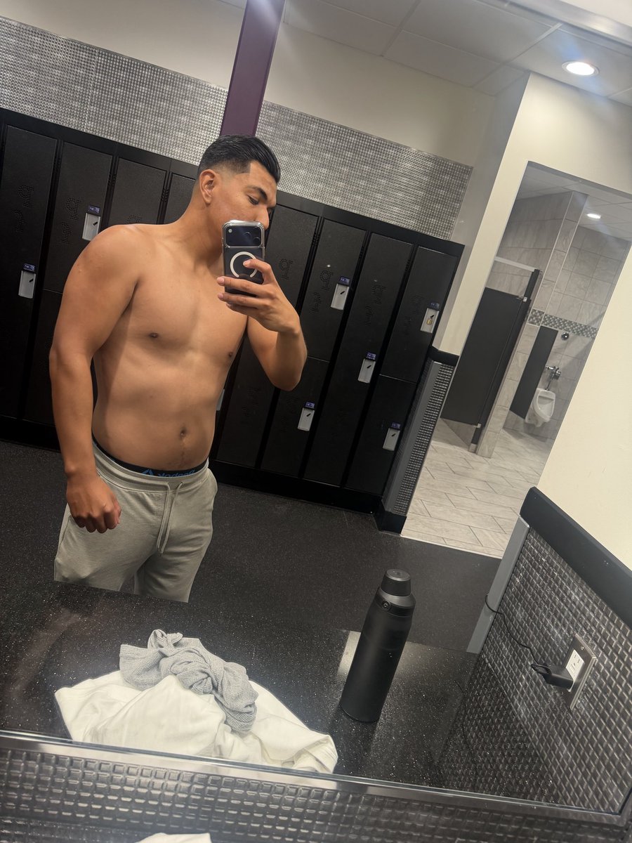 LatinoGainz951's tweet photo. Who really down to collab Stockton area @SoCalCucklist_ #bull #gym #hotwife https://t.co/7jCQggTAnM