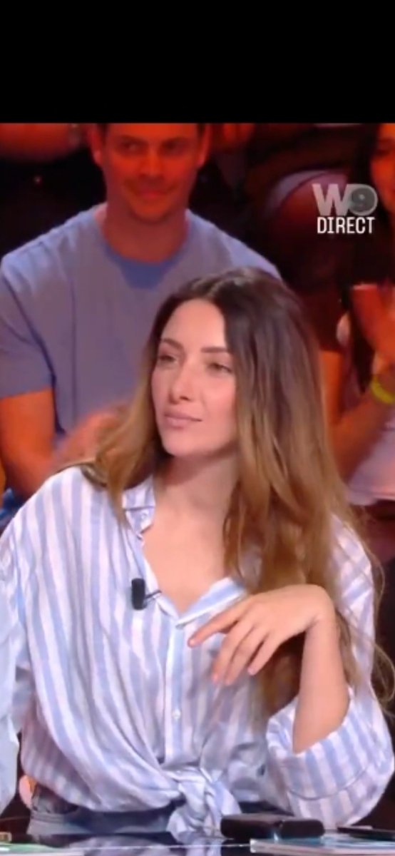 chemsier's tweet image. Delphine Wespiser - 15.04.2026

La sublime et très charmante @WespiserD lors de l'émission #TBT9 
Magnifique ! 
😍

#chemisier #blouse #satin #soie