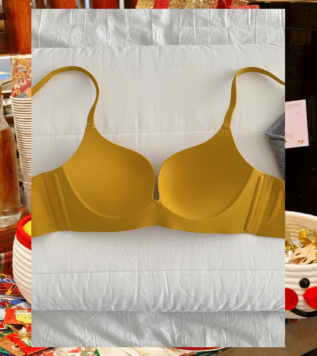 Rebecca Castro tweet media