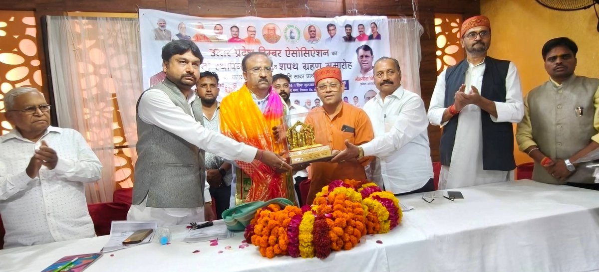 mukeshsharma__'s tweet photo. इस अवसर पर पार्षद श्री गिरीश गुप्ता जी, श्री संकेत शर्मा, प्रदेश अध्यक्ष एसोसिएशन श्री मोहनीश त्रिवेदी जी एवं अन्य पदाधिकारी जन सम्मिलित रहे। https://t.co/OI81APSyy8
