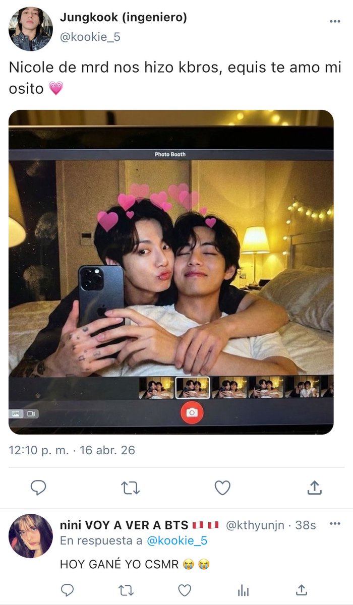 kthyunjn's tweet photo. Abro un #AuTaekook inspirado en mi vida donde
Nini (yo) tiene dos amigos que le recuerda a los fanfics que ella lee, asi que empieza a shipearlos.
¿Que pasará cuando su fanfic se vuelva realidad? https://t.co/XEjGUbySBS