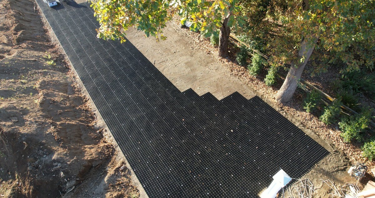 CarbourTools's tweet image. A driveway system that works as hard as you do. PebbleLock makes installs simple and results professional.
👷Contractors, add PebbleLock to your toolkit.
👉 Order now: carbourtools.com/pebblelock
#Hardscape #LandscapeDesign #Pavers #HardscapeSolutions #ContractorLife #DrivewayDesign