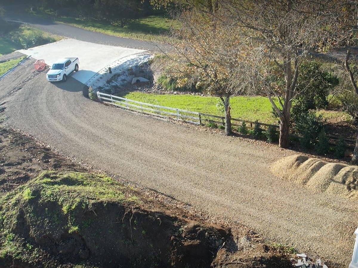 CarbourTools's tweet image. A driveway system that works as hard as you do. PebbleLock makes installs simple and results professional.
👷Contractors, add PebbleLock to your toolkit.
👉 Order now: carbourtools.com/pebblelock
#Hardscape #LandscapeDesign #Pavers #HardscapeSolutions #ContractorLife #DrivewayDesign