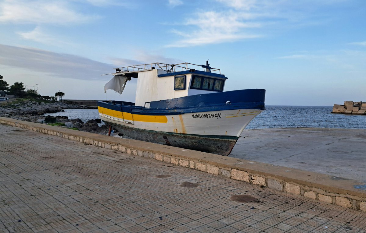 Arturo49244155's tweet image. Al tramonto si salpa per mete sconosciute, chi viene con me? Forse nessuno...
#barche #mare #tramonti #tramontialmare #porti #portisiciliani #sicilia
