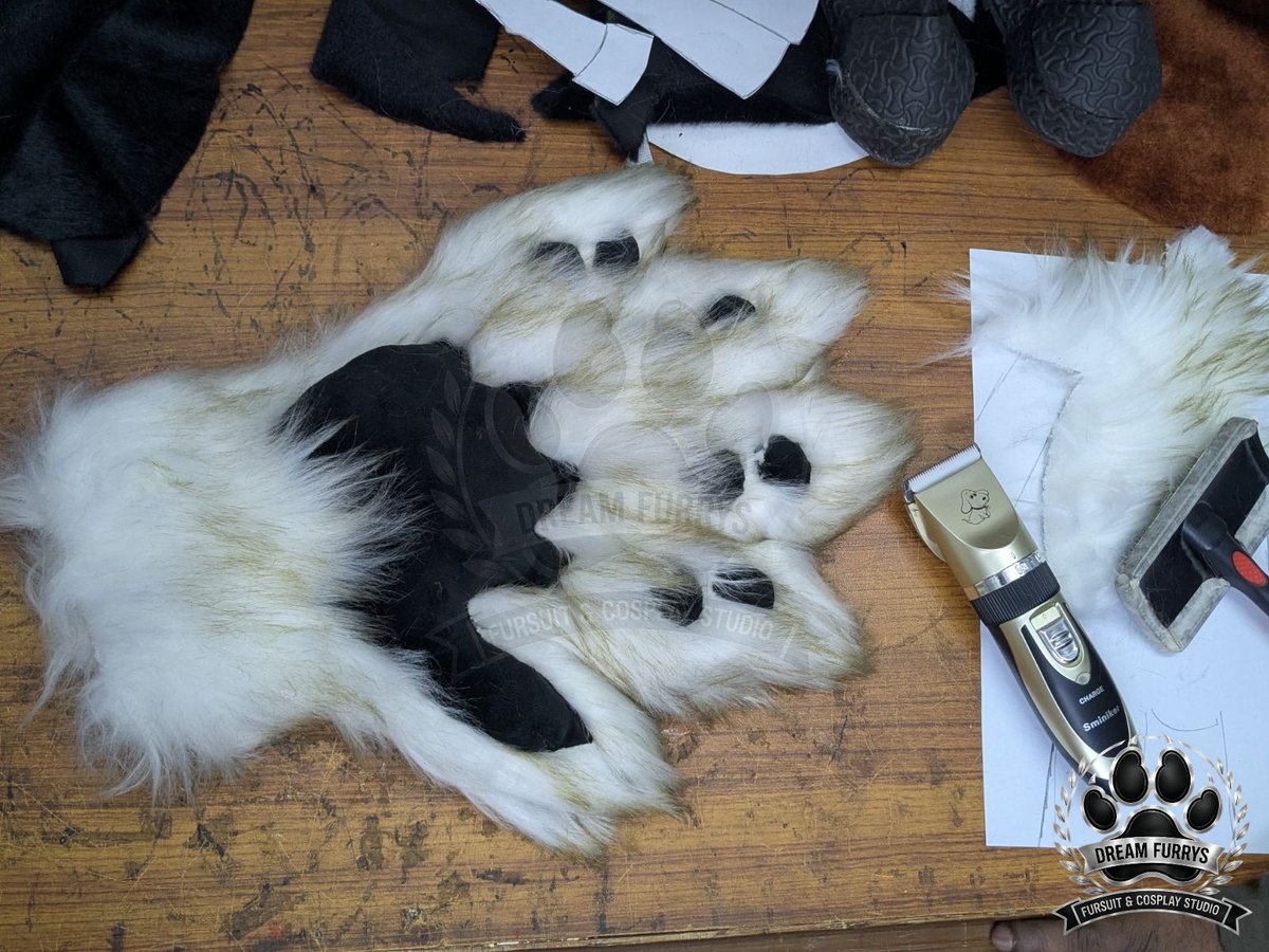 dreamfurrys's tweet photo. Crafted with precision and passion✨
These  fluffy handpaws are coming together beautifully,featuring soft fur,  clean stitching, and detailed paw pads for that perfect finish 💕
#dreamfurrys #furryfandomart #furrycommunity #handpaws #fursuitpaws #customfursuit #furryarts #furry https://t.co/RRn4qnyu0G