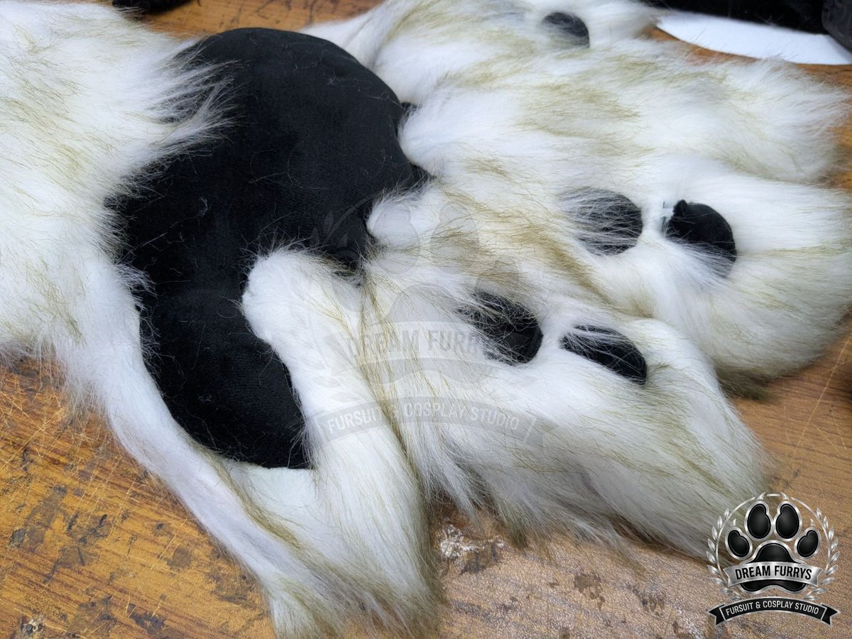 dreamfurrys's tweet photo. Crafted with precision and passion✨
These  fluffy handpaws are coming together beautifully,featuring soft fur,  clean stitching, and detailed paw pads for that perfect finish 💕
#dreamfurrys #furryfandomart #furrycommunity #handpaws #fursuitpaws #customfursuit #furryarts #furry https://t.co/RRn4qnyu0G