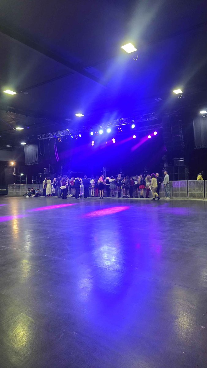 Seeing Yves in Amsterdam 🍎 tweet media