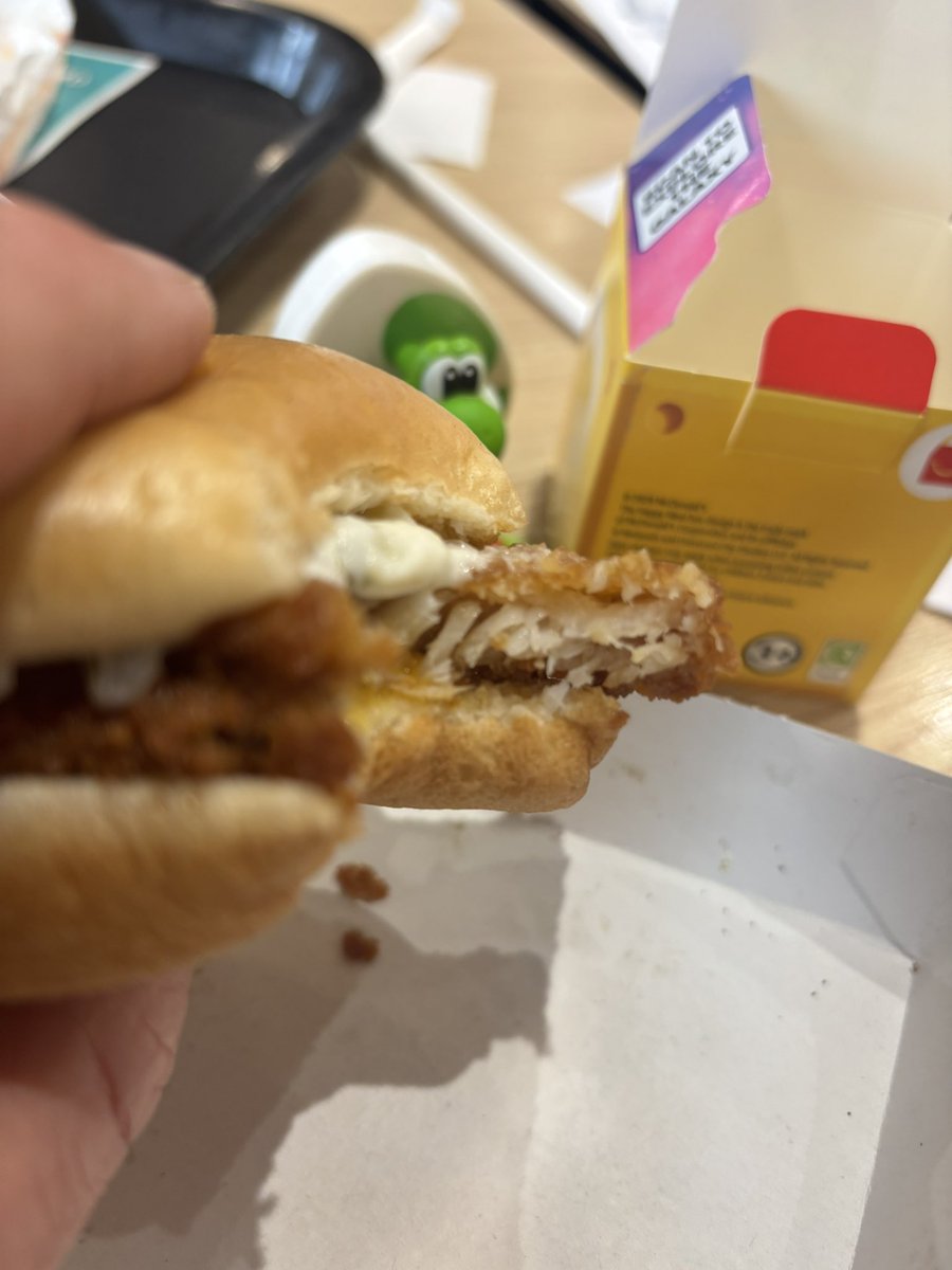 Helley_esquire's tweet photo. @McDonaldsUK just had an over cooked fillet of fish at Haldon Hill Exeter, when I took it up to complain was told that’s how it should be. 

Definitely overcooked, it’s burnt and dry. Last picture is from your website https://t.co/LqI4e5o8DU