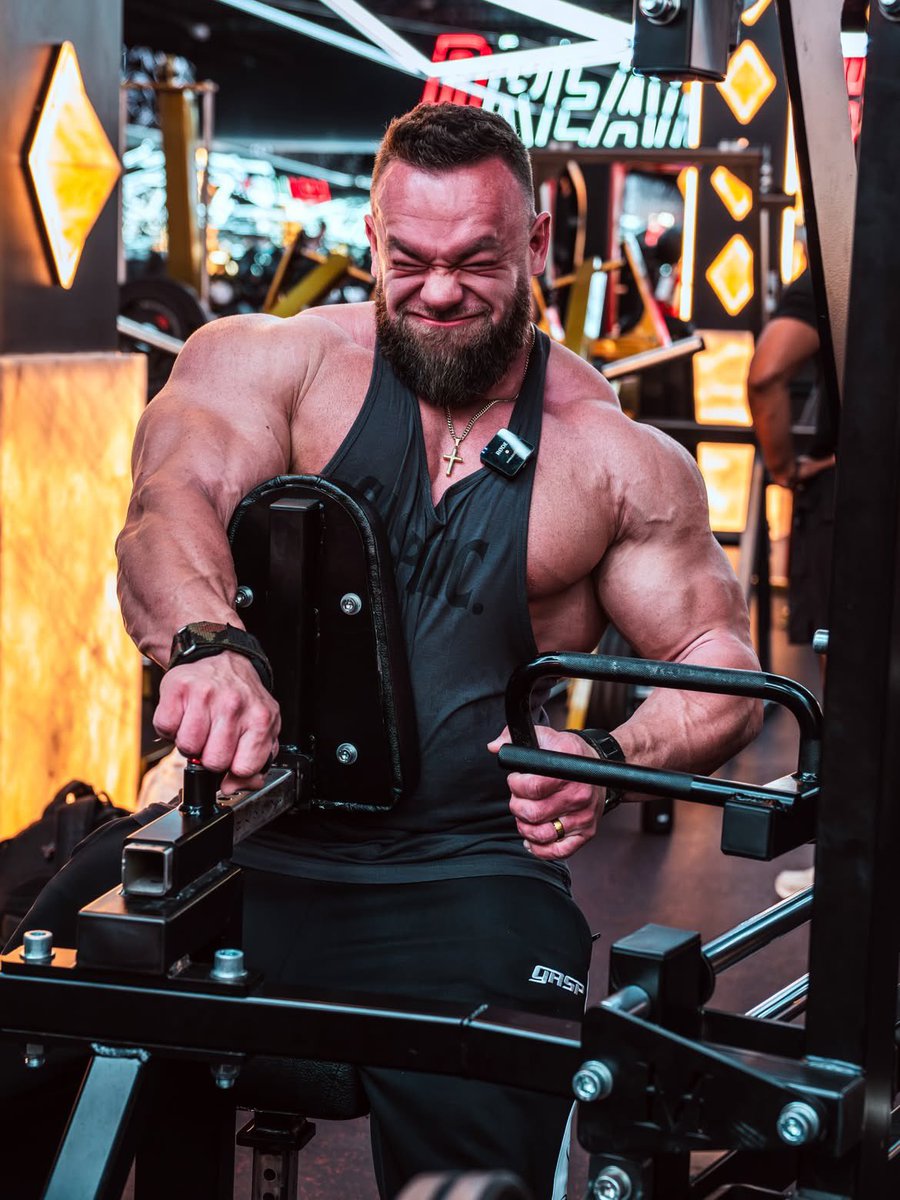 coachdavid167's tweet image. Well I guess it’s back to work then 📈

In the gym with a clear focus 

The Goal is set 📸

#bodybuilding

JOIN US ON TELEGRAM 👇👇👇👇👇

t.me/+GB4azduFEHAzY…